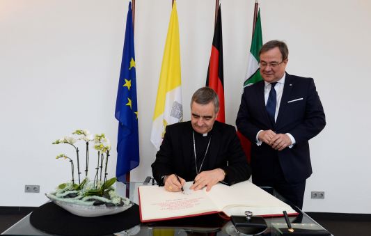 Besuch des Nuntius bei dem Ministerpräsidenten des Landes Nordrhein-Westfalen Armin Laschet