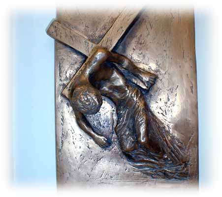Der Kreuzweg: Jesus fällt zum ersten Mal unter dem Kreuz