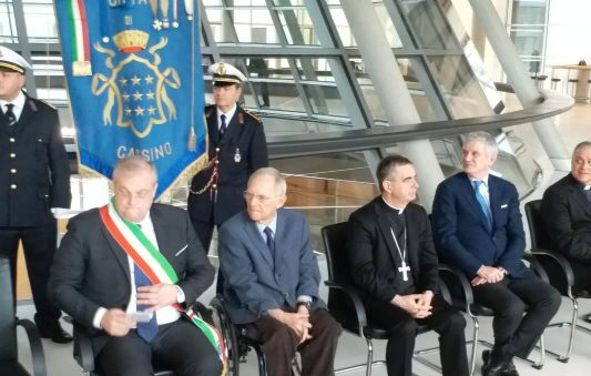 Übergabe der benediktinischen Fackel "Pro Pace et Europa Una" von der Delegation aus Norcia, Cassino und Subiaco